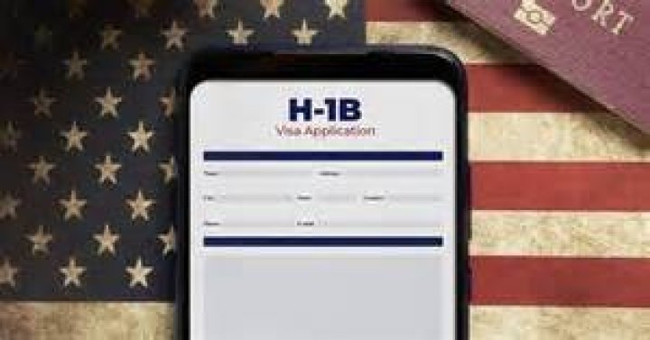 Can H-1B holder Join LLC?